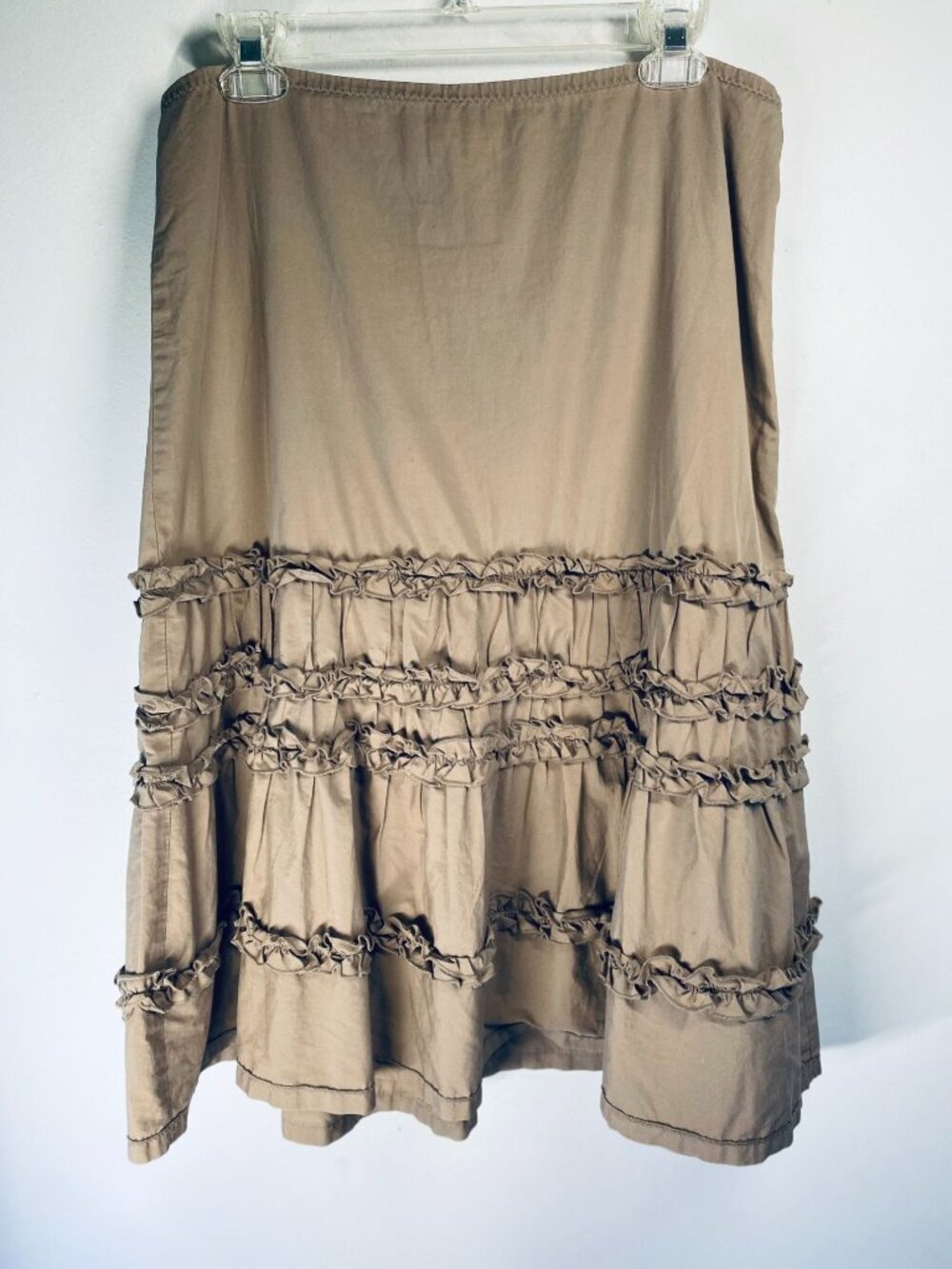 Ruffled Beige Tiered Skirt With Side Zipper Closure Womens Knee-Length